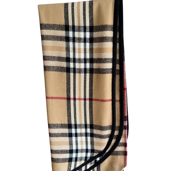 Plaid Poncho/Wrap Burburry Style Camel black and red Black pipping Lord & Taylor - Picture 3 of 6
